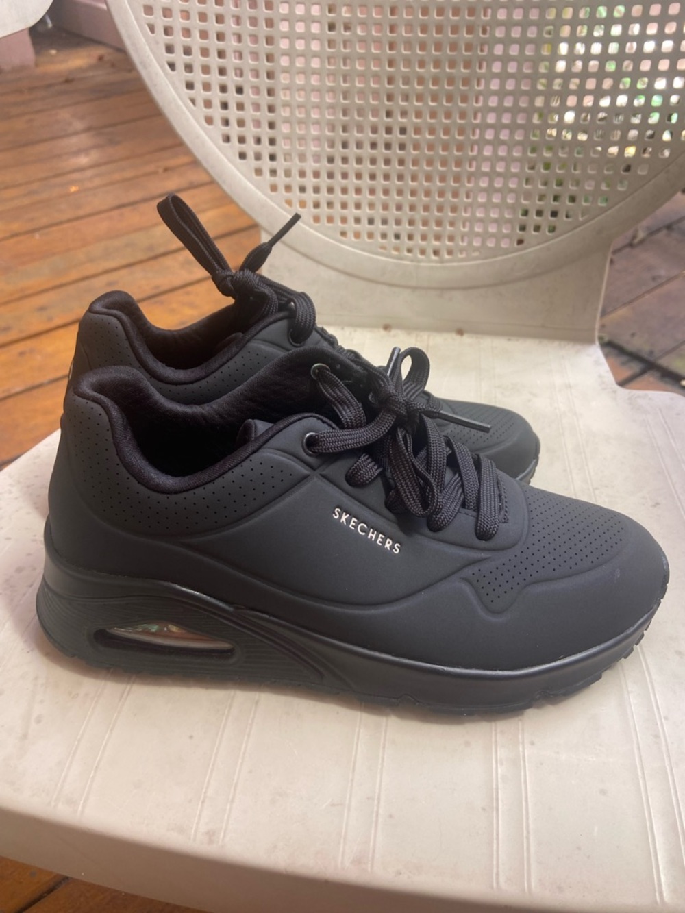 UNO stand on air black Sneakers. Like NEW